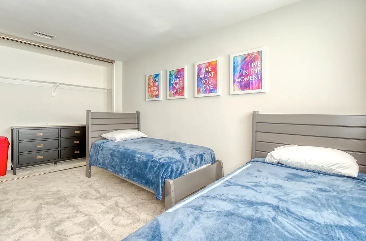California Care's mental health residential bedroom with 2 twin beds