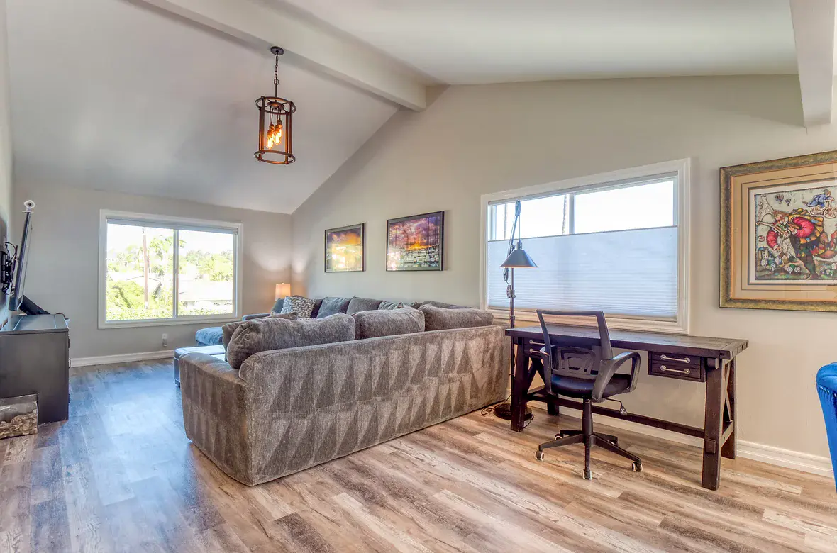 California Care's mental health residential cozy living room